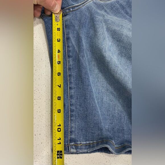 Lane Bryant Signature Fit Mid-Rise Bermuda Denim Shorts Size 16 (34x12) NWT - Picture 10 of 13